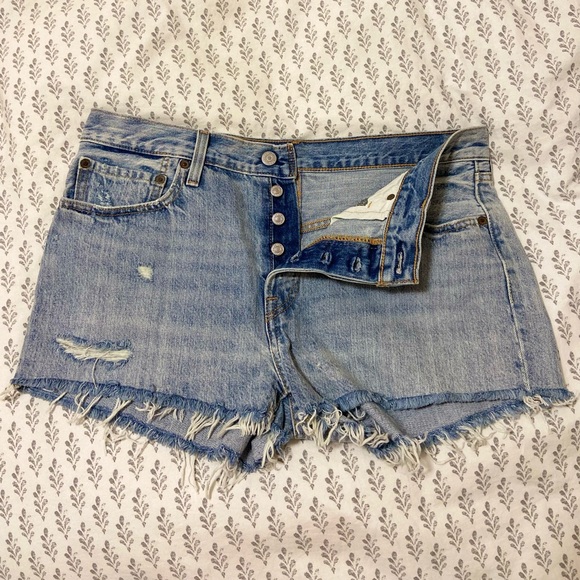 Levi’s 501 Light Wash High Rise Jean Shorts - Picture 7 of 8